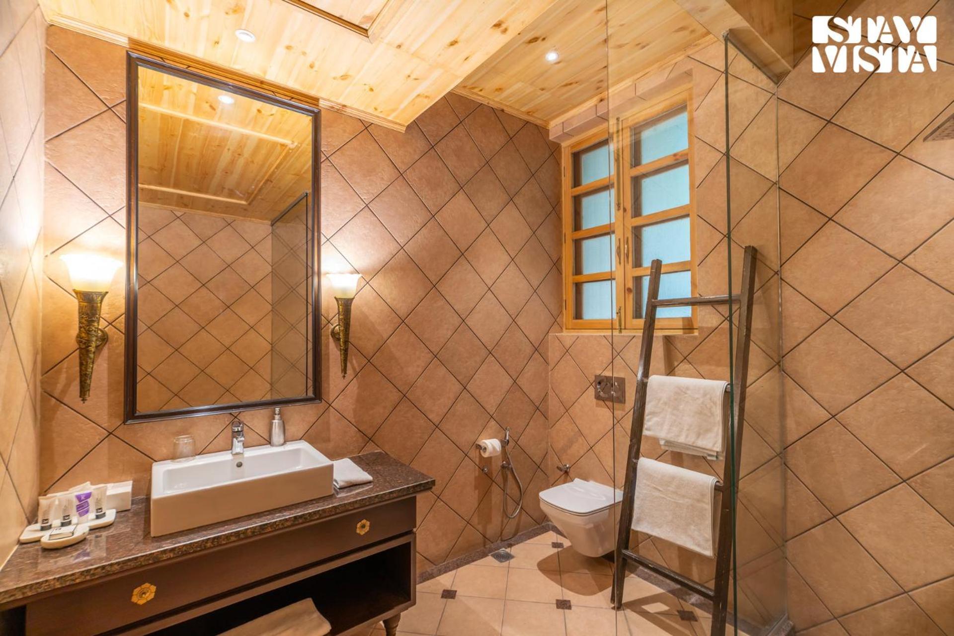 Stayvista At Sylvana Villas With Lawn, Bbq And Jacuzzi Kasauli Exteriér fotografie